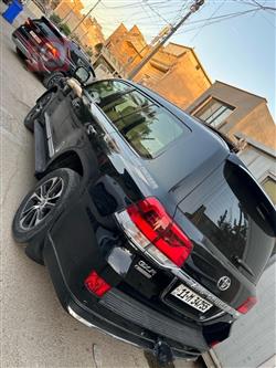 تۆیۆتا لاند کروزەر